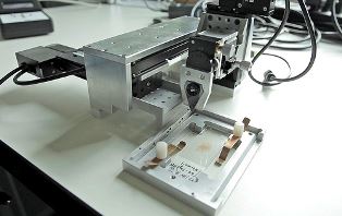 The prototype IBM microfluidic probe