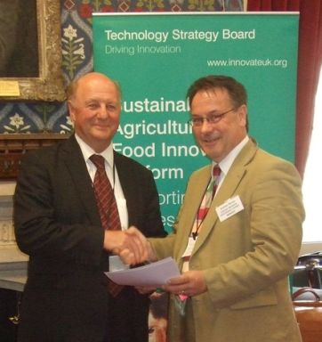 Agriculture Minister James Paice MP (left) congratulates Andrew Stacey
 on the awarding of two TSB/Defra feasibility grants.